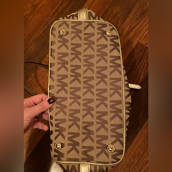 Vintage Michael Kors tote. Excellent condition. - Picture 9 of 9